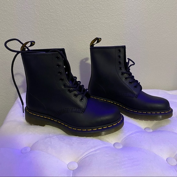 Dr. Martens US size 6 boots - Picture 1 of 8